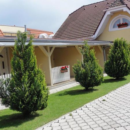 Apartmany Usmev Veľký Meder エクステリア 写真