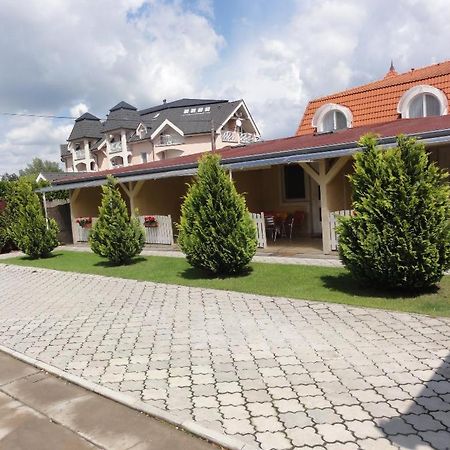 Apartmany Usmev Veľký Meder エクステリア 写真