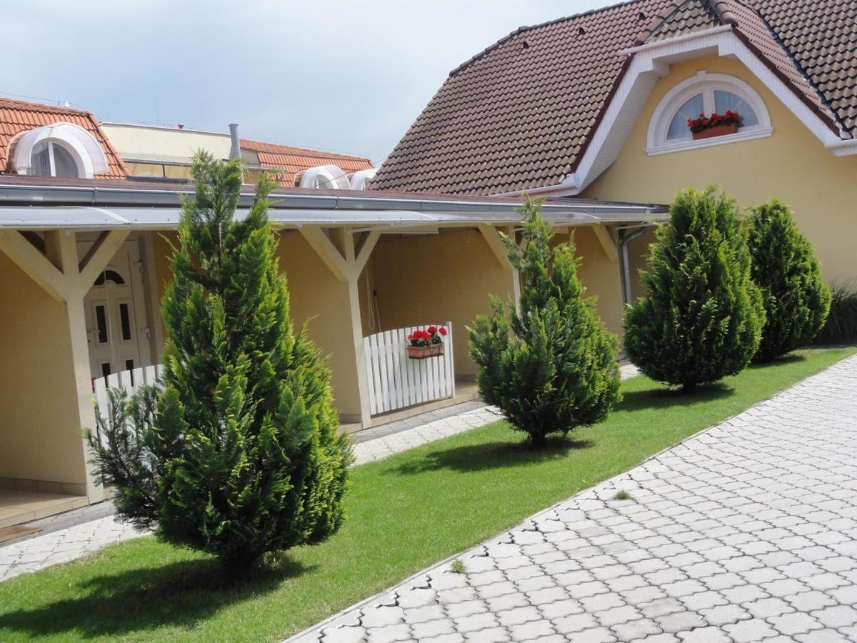 Apartmany Usmev Veľký Meder エクステリア 写真